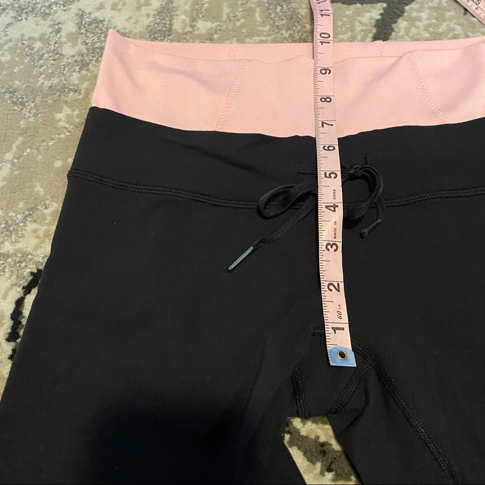 Lululemon Invert Crop Pants - size 4/6 - Picture 5 of 7